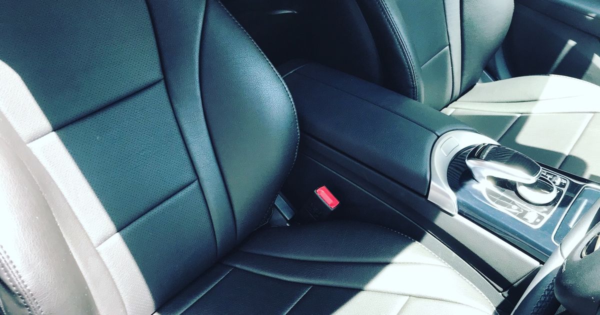 ベンツ Cクラス シートカバー取り付け シートカバーの取付け業務を行うc Coverのブログ